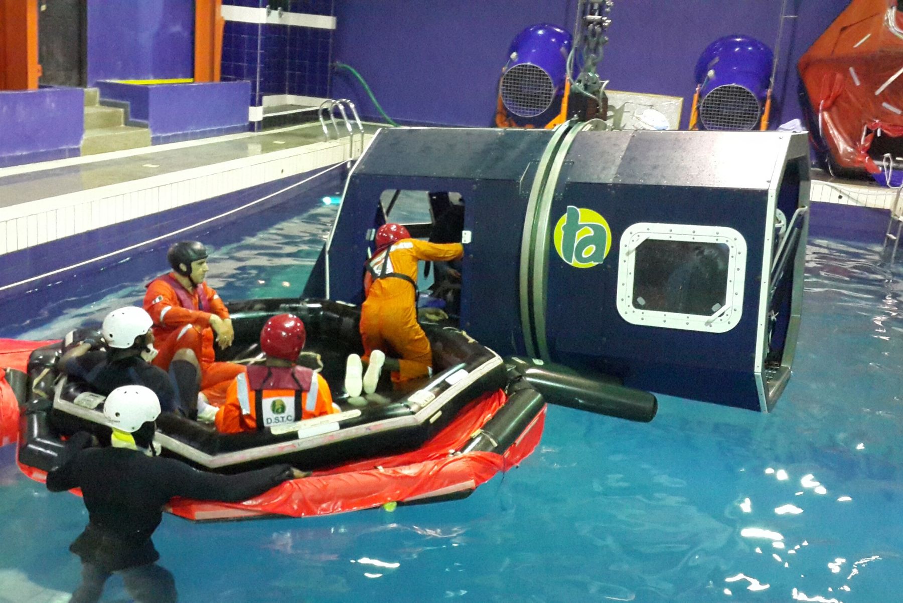 Simulation Dunker - Helicopter underwater escape training