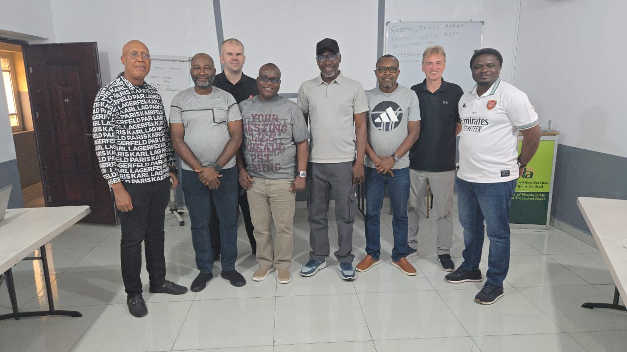 OPITO MEMIR pioneer graduates with certificates
